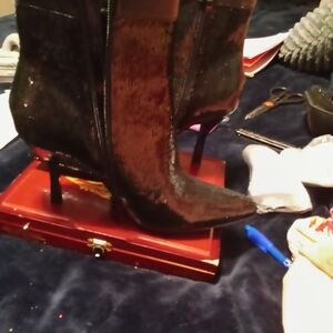 Glaze Black Heeled Boots Elegant Style